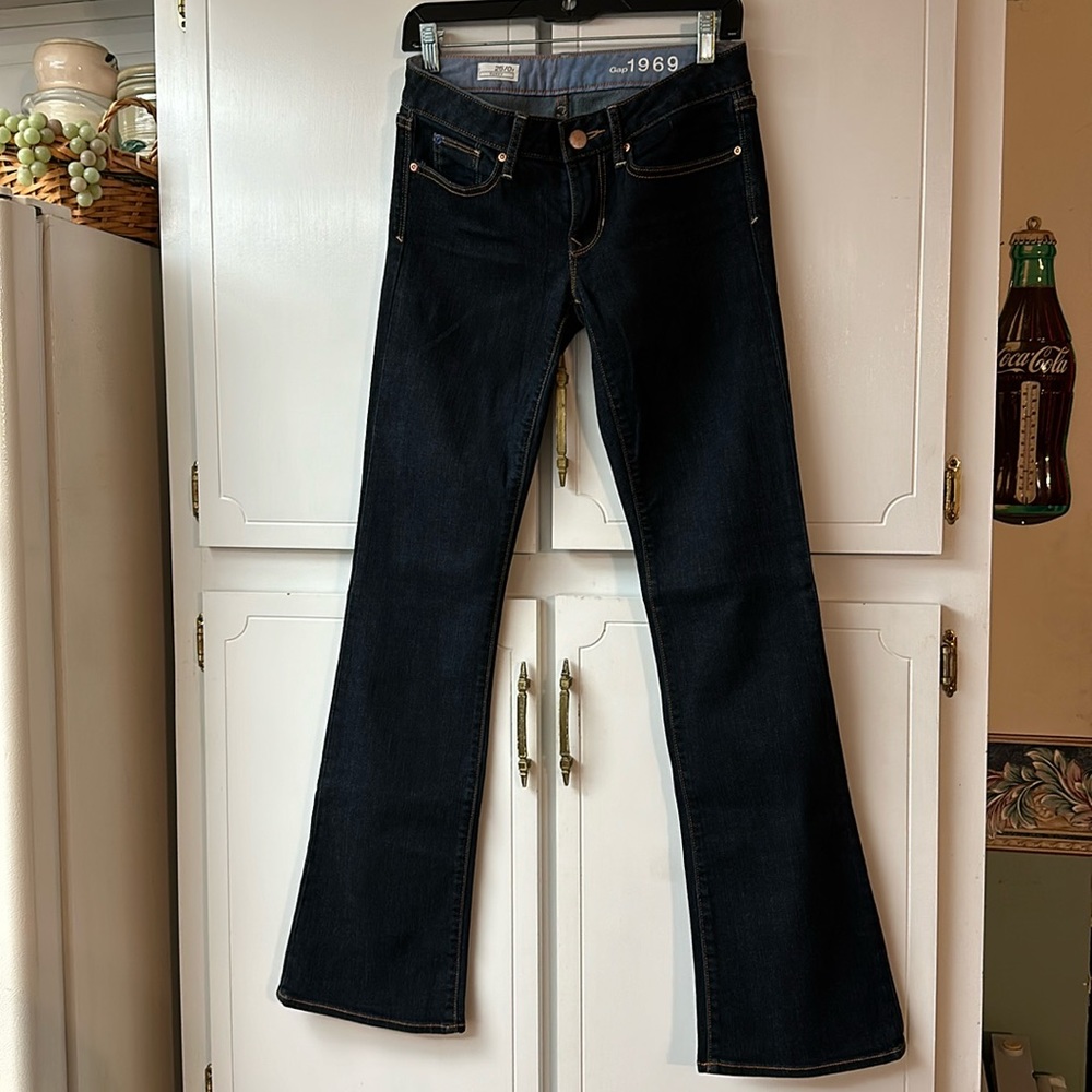 LIKE NEW GAP 1969 “CURVY” LOW RISE BOOT CUT. Size 25/0r. EXCELLENT CONDITION.